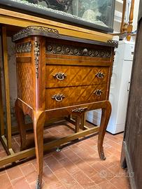 Comodino / Mobiletto antico intarsiato