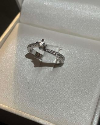 Solitario con diamanti 0,33 ct