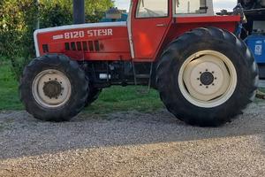 Trattore agricolo