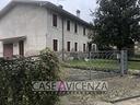 porzione-di-casa-d-angolo-da-ristrutturare-con-gia