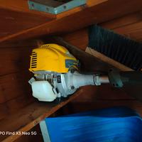 decespugliatore con motore Honda a benzina 