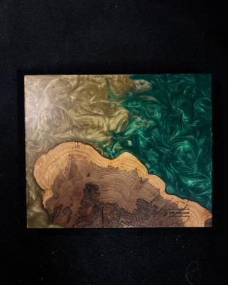 Tagliere artigianale legno e resina verde e oro
