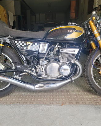 Suzuki gt 550