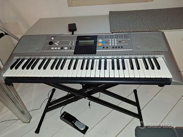 Yamaha PSR-E323 Pianola / Tastiera 61 tasti + Stan