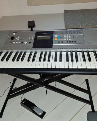 Yamaha PSR-E323 Pianola / Tastiera 61 tasti + Stan