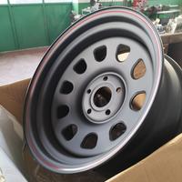 Cerchi neri 17x8 + kit dadi