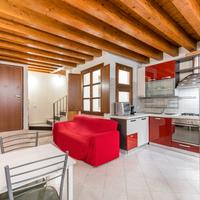 Trivano su due livelli con terrazzo a Villanova, C