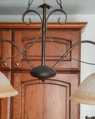 lampadario  in ferro e vetro 