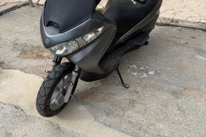 Suzuki Burgman 125 del 2007 con bauletto