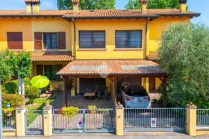 VILLA A SCHIERA A MINERBIO