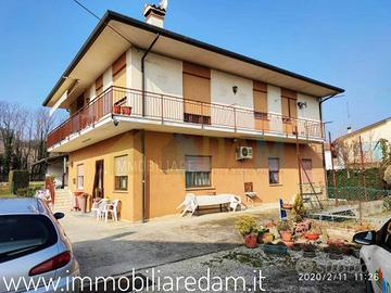 Villetta a schiera di 300 m² con più di 5 locali e