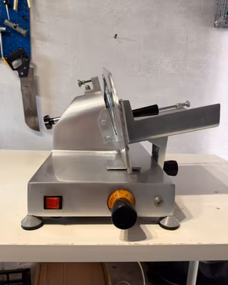 Affettatrice casalinga compatta Lama da 190 mm