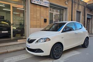 Lancia Ypsilon 1.0 FireFly 5 porte Hybrid Gold
