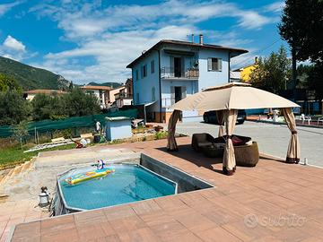 Casa unifamiliare con giardino