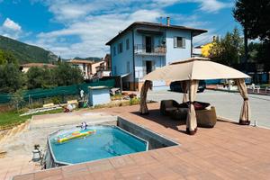 Casa unifamiliare con giardino