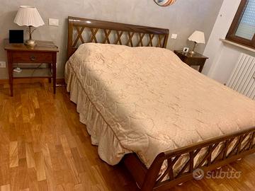 Camera matrimoniale pregio in legno noce massello