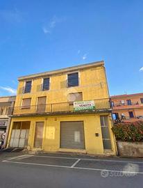 4 LOCALI A CAPOTERRA