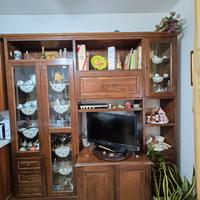 Vetrina in legno massello su misura