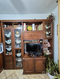 Vetrina in legno massello su misura