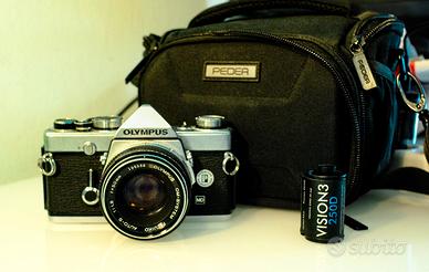 Olympus OM1n Zuiko 50mm 1.8 (con rullino, borsa)