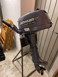 Motore JOHNSON 5 cavalli con POCHE ORE DI UTILIZZO