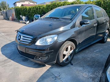 Ricambi usati per Mercedes Classe B 180CDI 2008