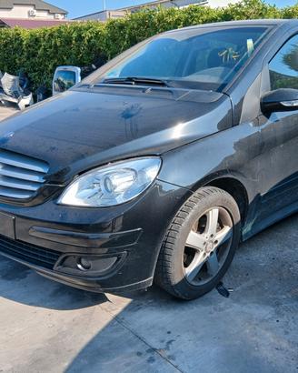 Ricambi usati per Mercedes Classe B 180CDI 2008