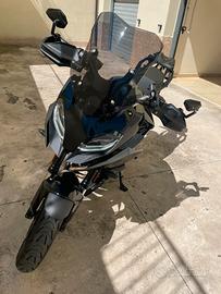 Bmw f900 xr 2024 triple back