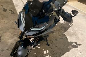 Bmw f900 xr 2024 triple back