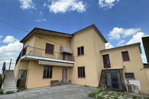 Casa composta da 2 appartamenti