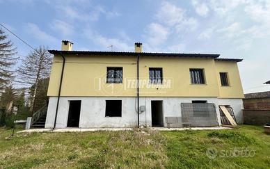 Porzione di bifamiliare con ampio giardino privato