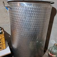 serbatoio in acciaio par vino