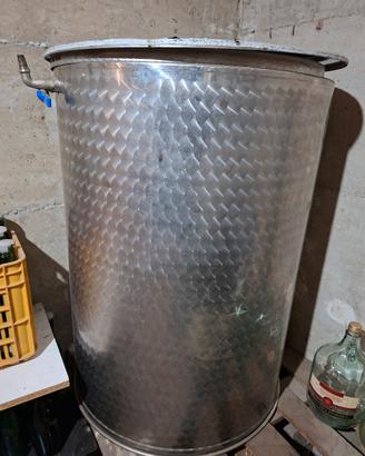 serbatoio in acciaio par vino
