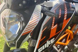moto kTM 390 Duke