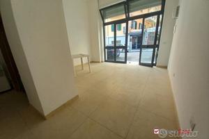 Bottega ad una luce via Cavalluccio