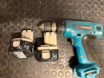 Trapano Avvitatore makita 2 batterie e valigietta