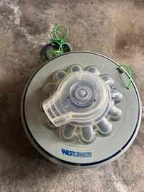 Robot puliscifondo piscina