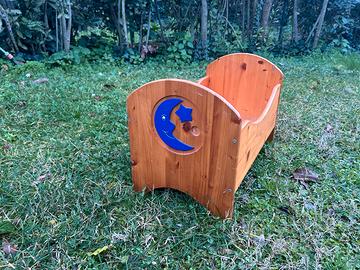 Culla in legno per le bambole