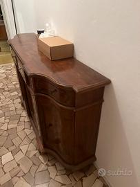 Credenza in stile in legno