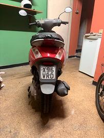 scooter piaggio zip