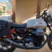 Moto Guzzi V7 - 2024