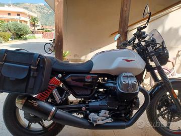 Moto Guzzi V7 - 2024