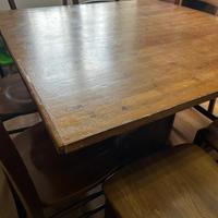 Tavolo in legno massello con 6 sedie