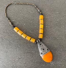 Collana stile etnico con grandr pendente