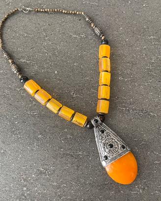 Collana stile etnico con grandr pendente