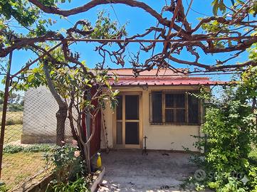 Rustico, casale in Via Benedetto Lucignani