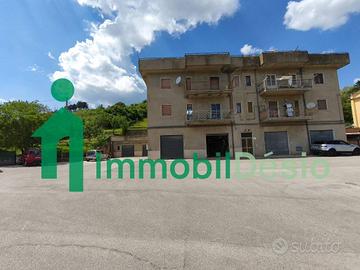Appartamento di 162 m² con più di 5 locali e box a