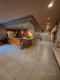 Banco Bar + forno pizza+ banco preparazione pizza 