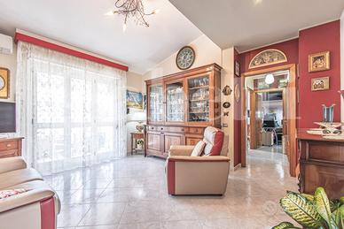 Via Pineta Ampio quadrivano ultimo piano