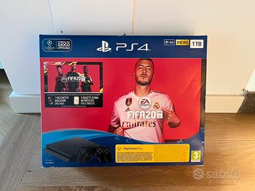 Play station 4 più alcuni giochi e cuffie